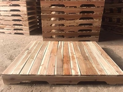 Pallet gỗ 2 hướng nâng